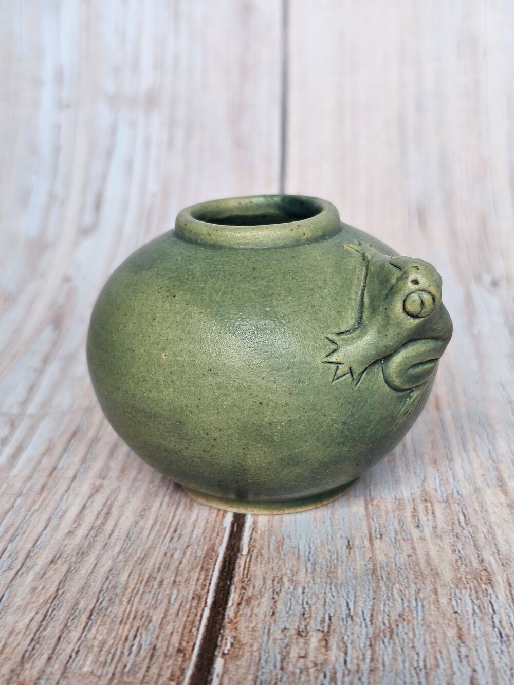 Vintage Handmade Mossy Green Frog Ceramic Bud Vase 3"x3"